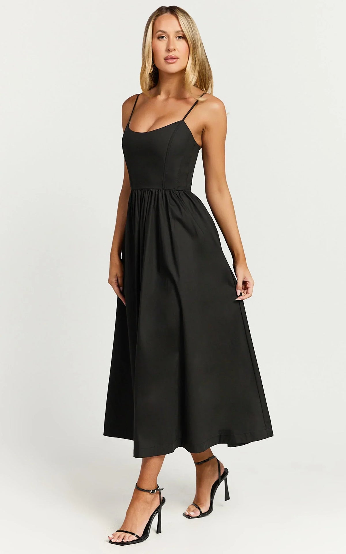 Braelyn Midi Dress - Scoop Neck Flare Dress in Black