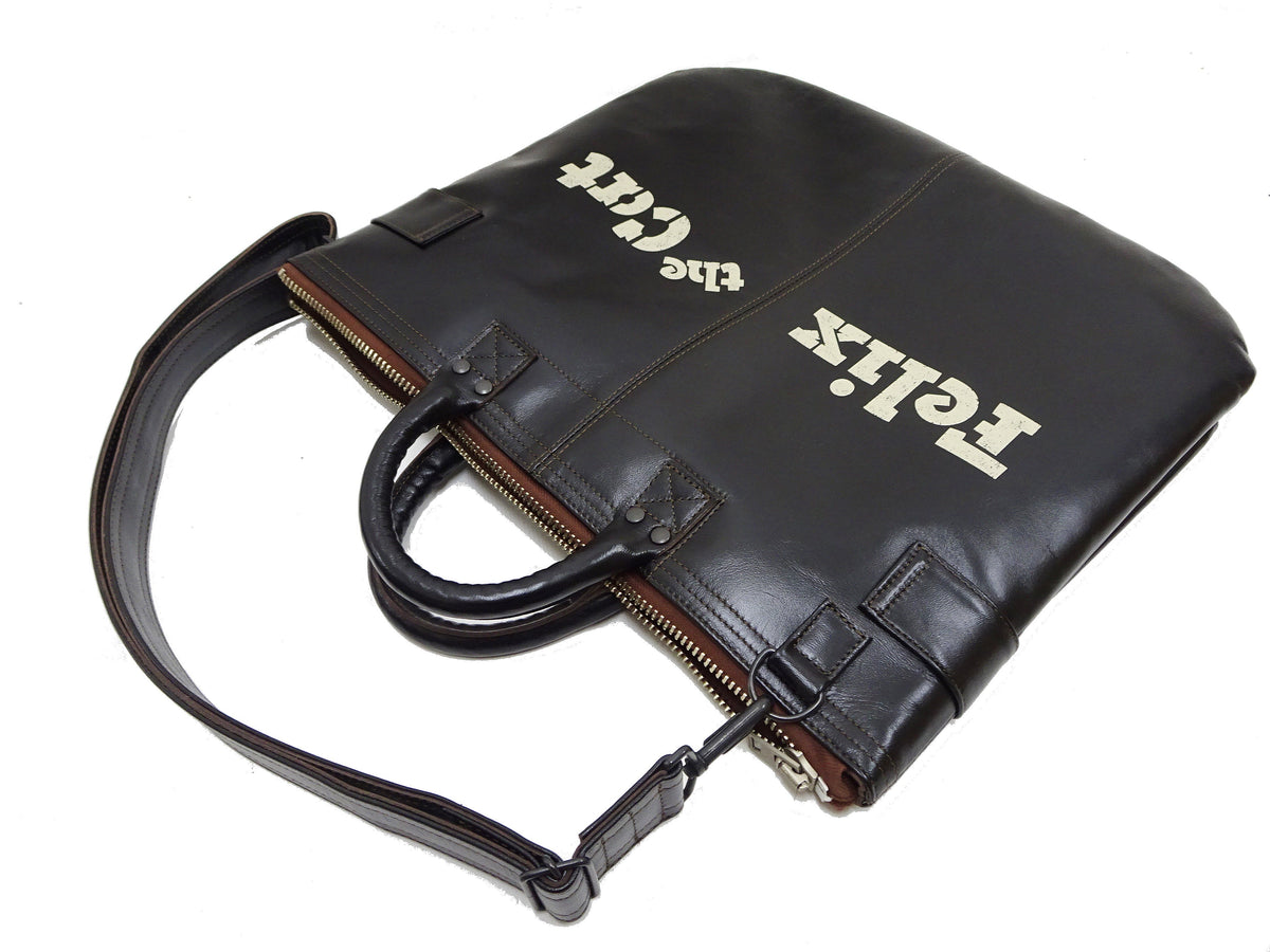 TOYS McCOY Men's Felix the Cat Leather Shoulder Bag - Black Horsehide, U.S. Air Force Helmet Bag Inspired, Made in Japan (TMA2523 031 Black)