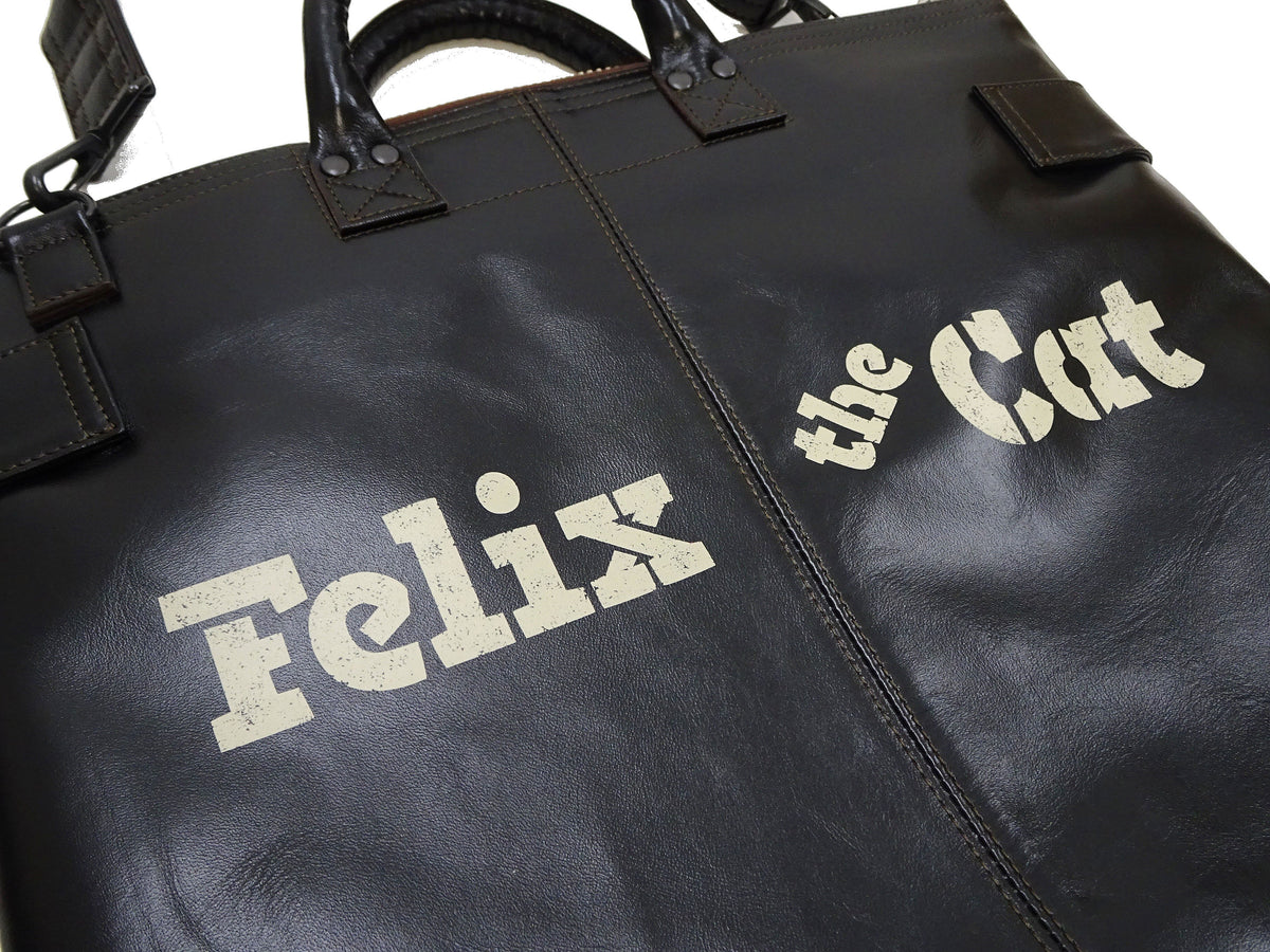 TOYS McCOY Men's Felix the Cat Leather Shoulder Bag - Black Horsehide, U.S. Air Force Helmet Bag Inspired, Made in Japan (TMA2523 031 Black)