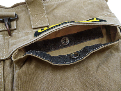 TOYS McCOY Men's Canvas Shoulder Bag - Snoopy U.S. Army Airborne Patch - MIL-B-43290 Flight Helmet Bag Inspired - Made in Japan (TMA2524 041 Khaki)